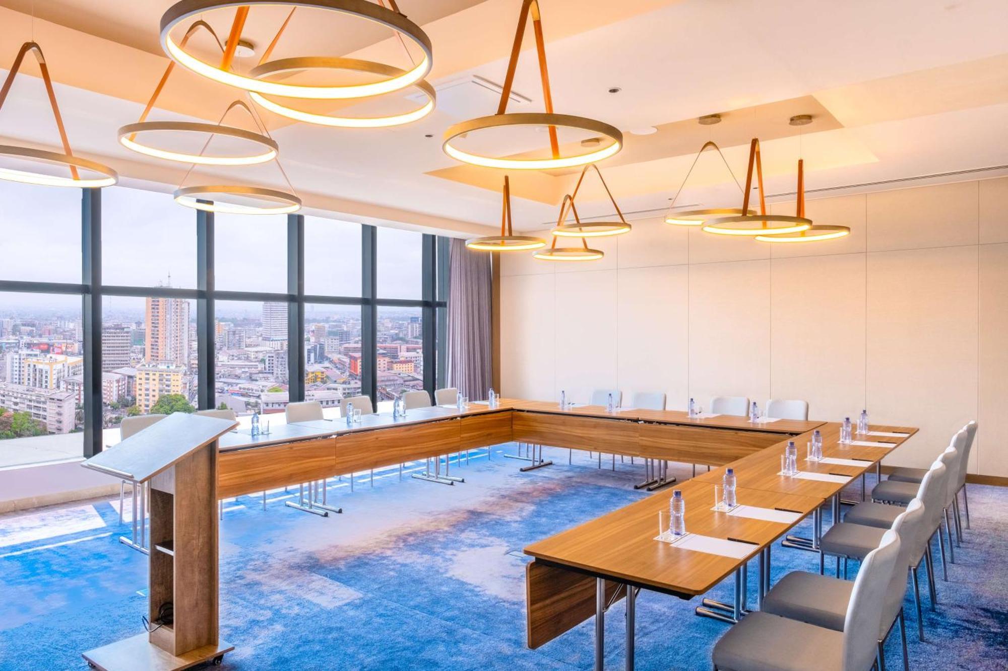 Отель Hilton Киншаса Экстерьер фото