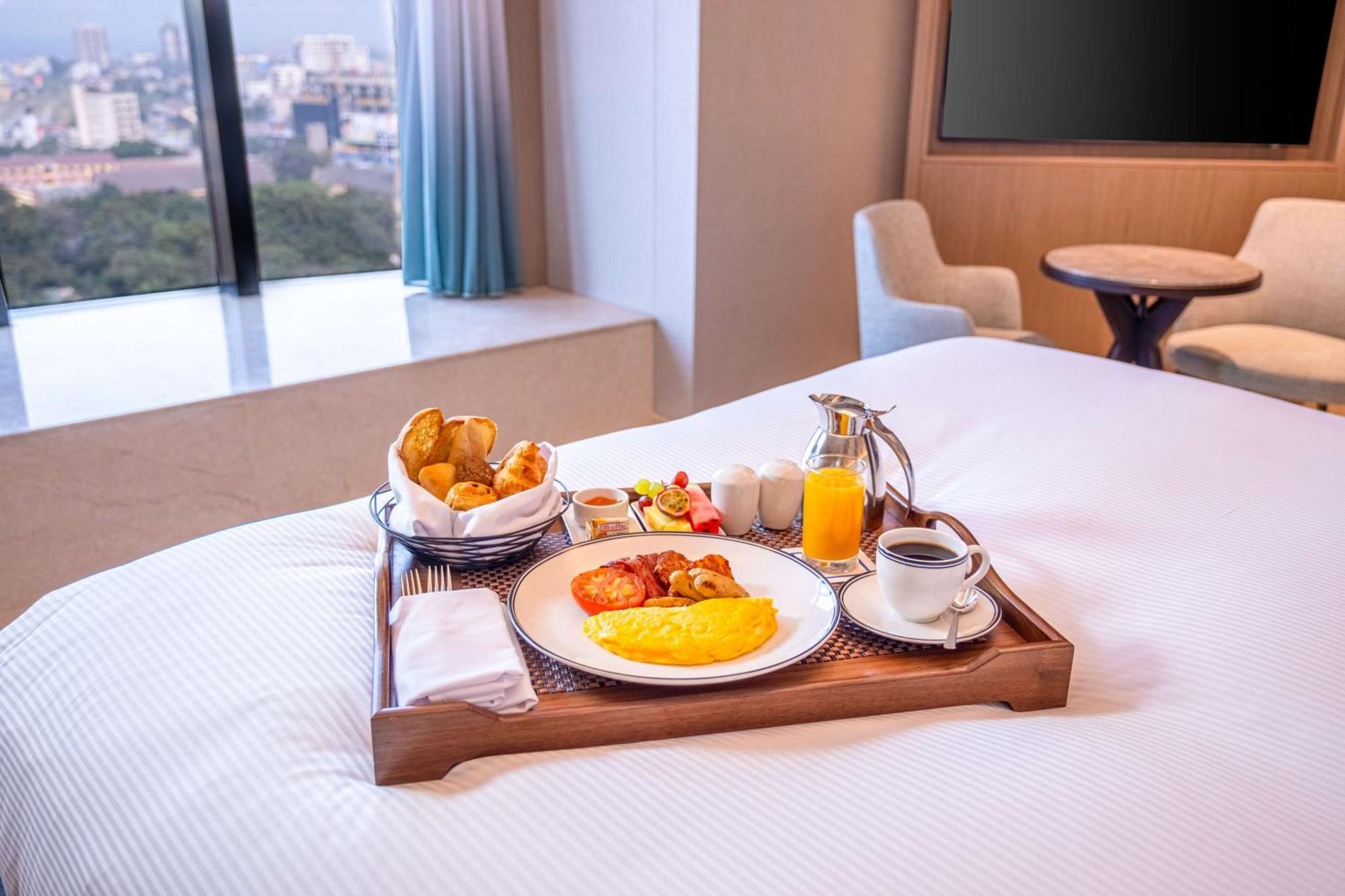 Отель Hilton Киншаса Экстерьер фото